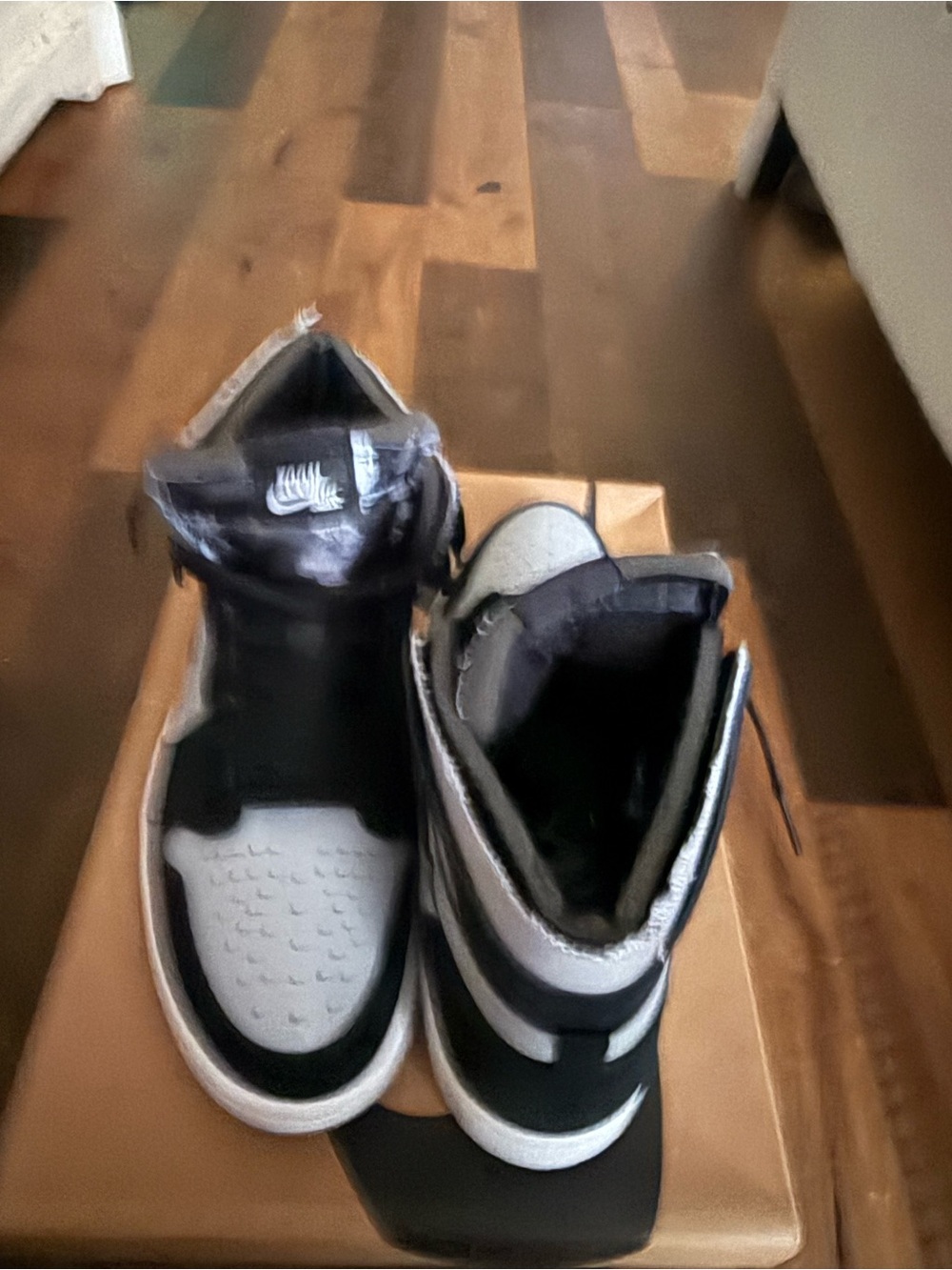 Men's Air Jordan 1 Black and Grey High-Top Sneakers - Iconic Air Style - Picture 2 of 6